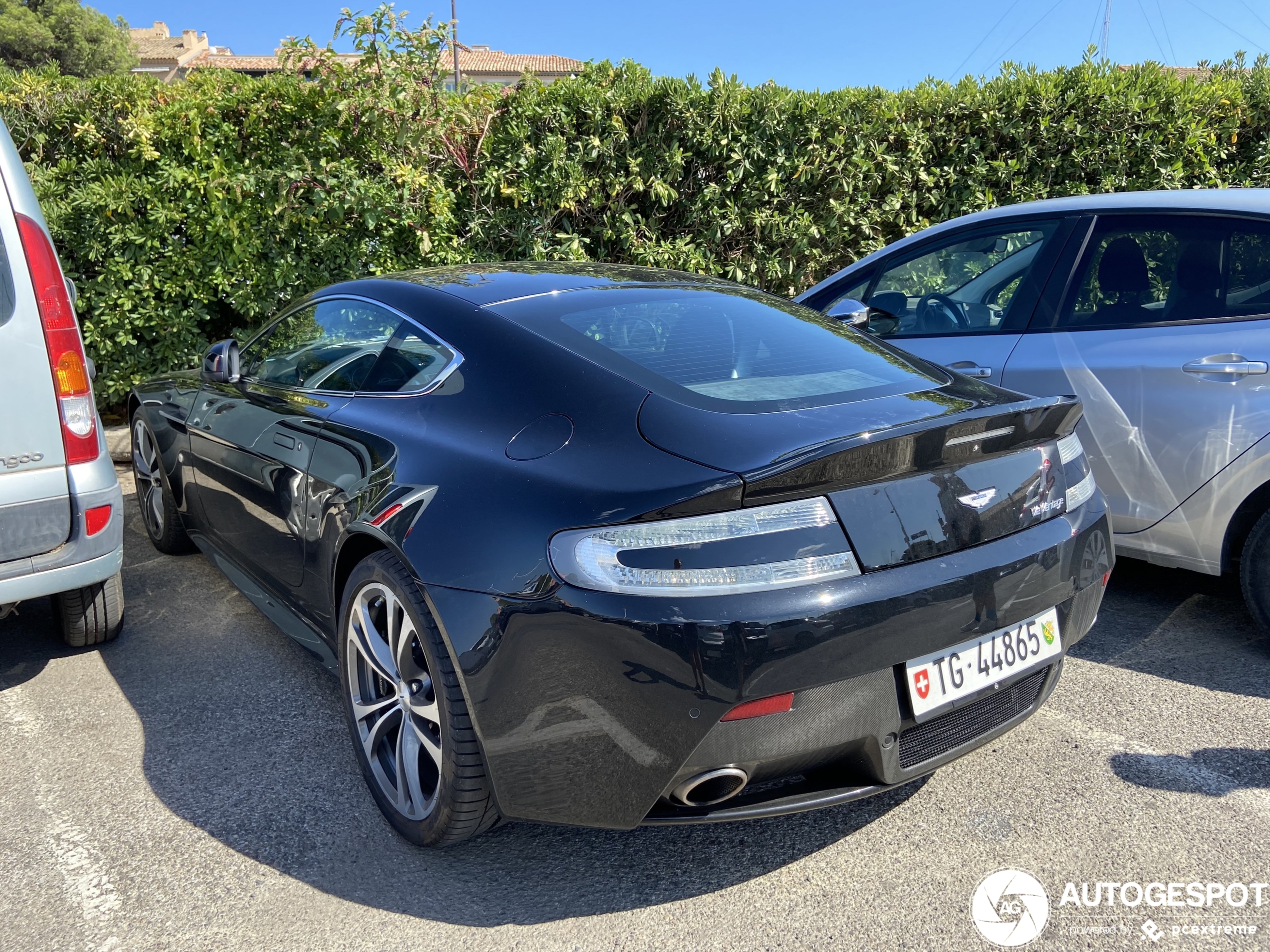 Aston Martin V12 Vantage