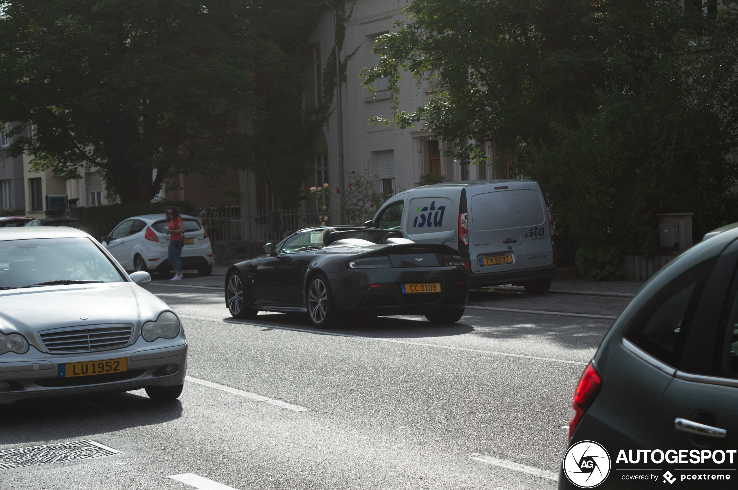 Aston Martin V8 Vantage Roadster 2012