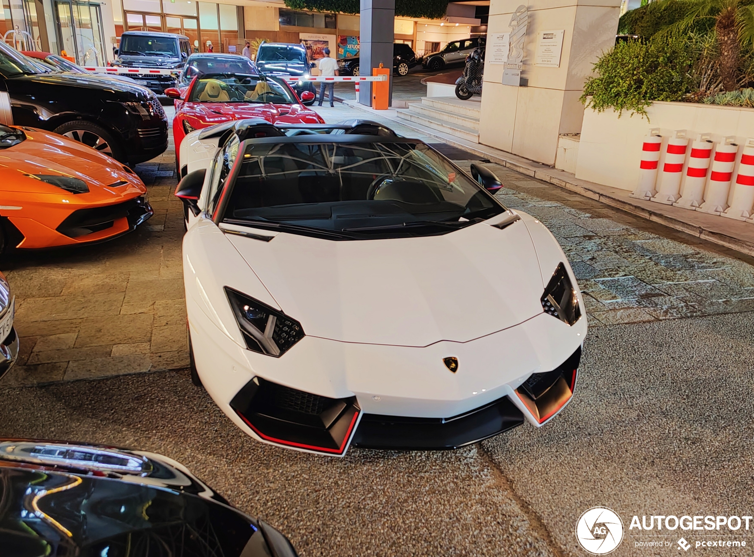 Lamborghini Aventador LP700-4 Roadster Pirelli Edition