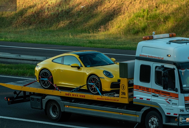 Porsche 992 Carrera 4S