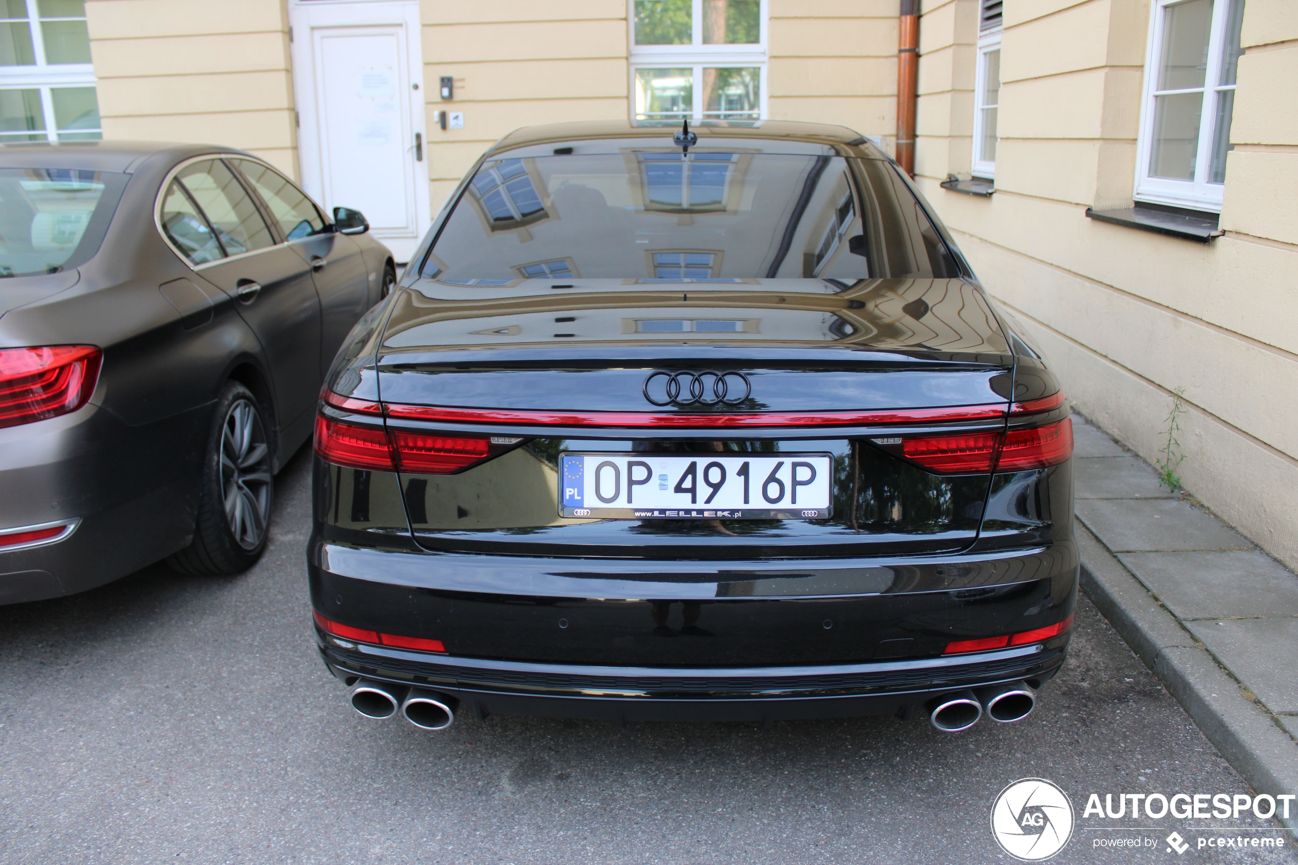 Audi S8 D5