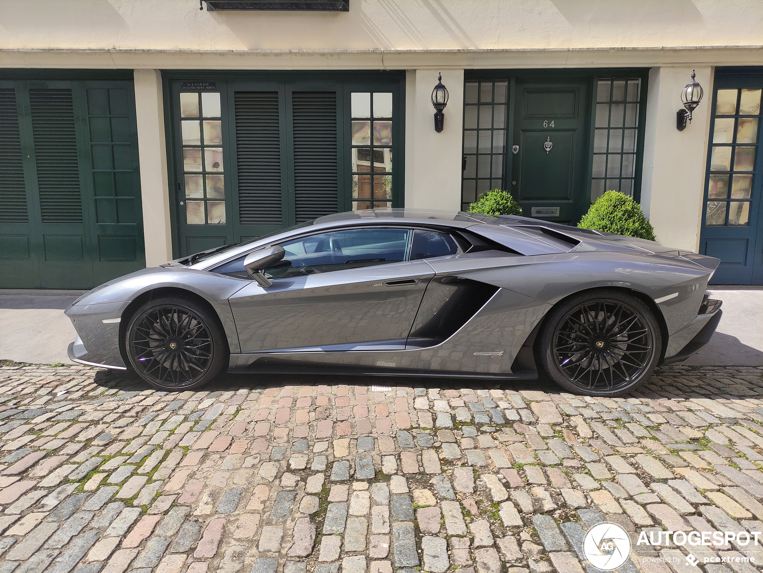 Lamborghini Aventador S LP740-4