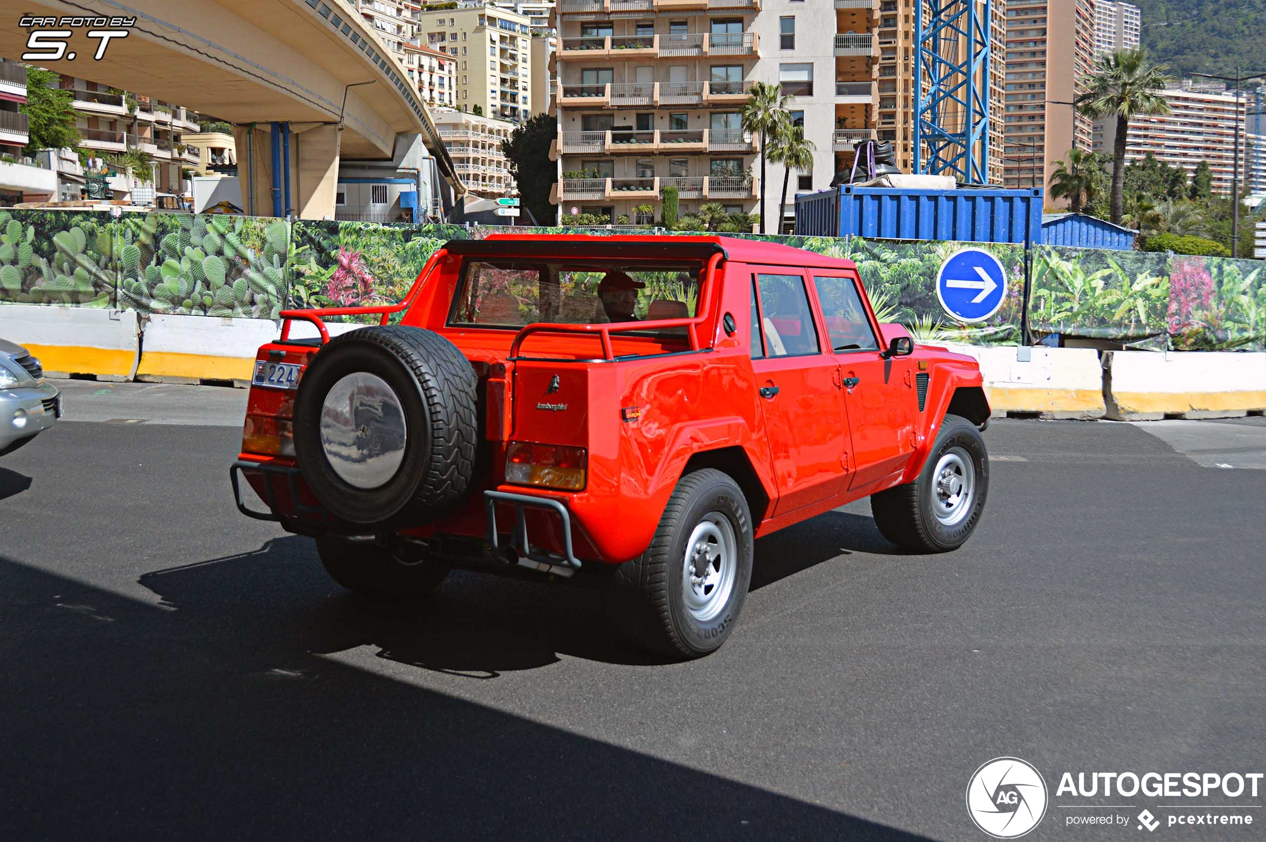 Lamborghini LM002