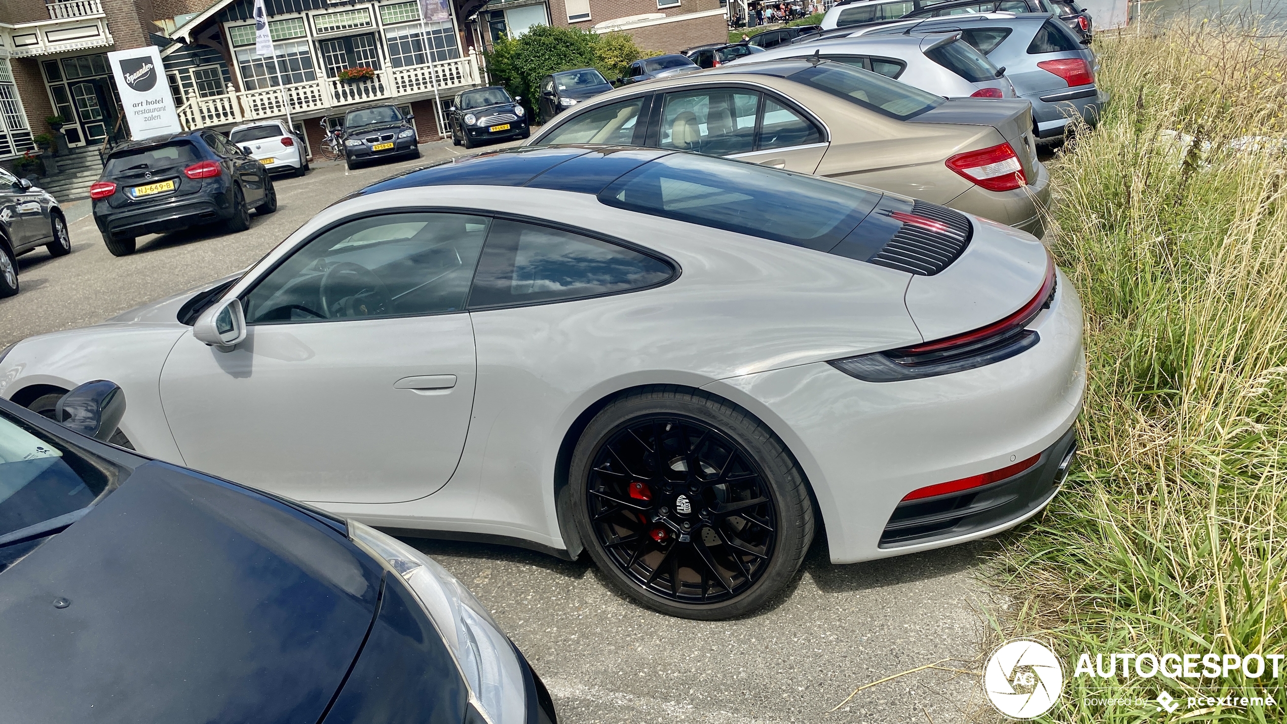 Porsche 992 Carrera 4S