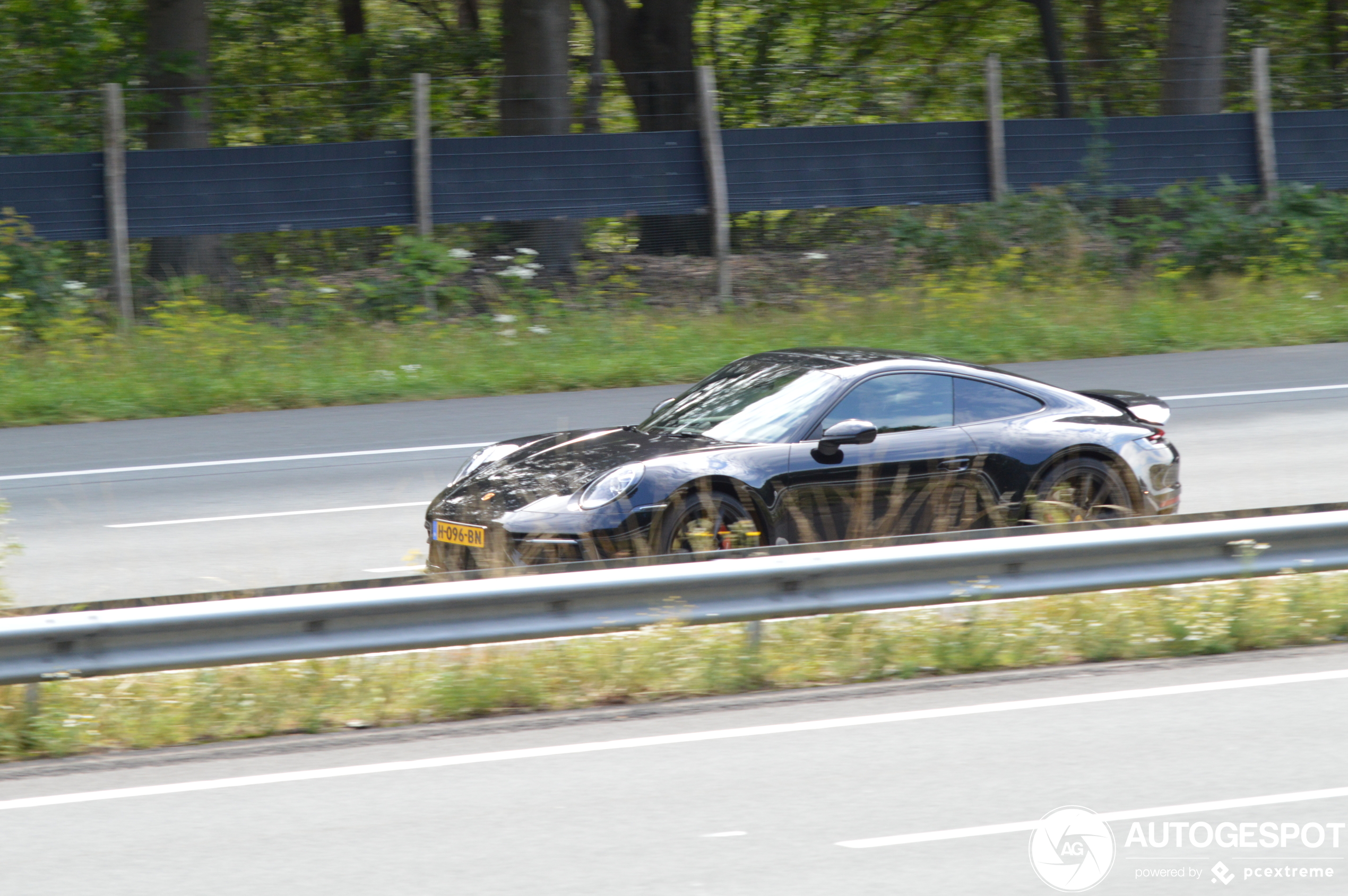 Porsche 992 Carrera 4S