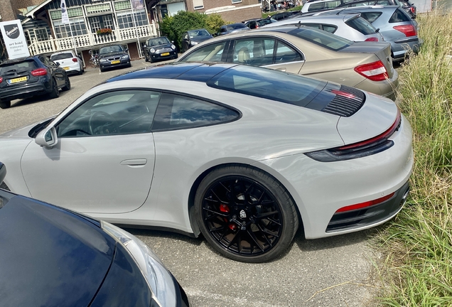 Porsche 992 Carrera 4S