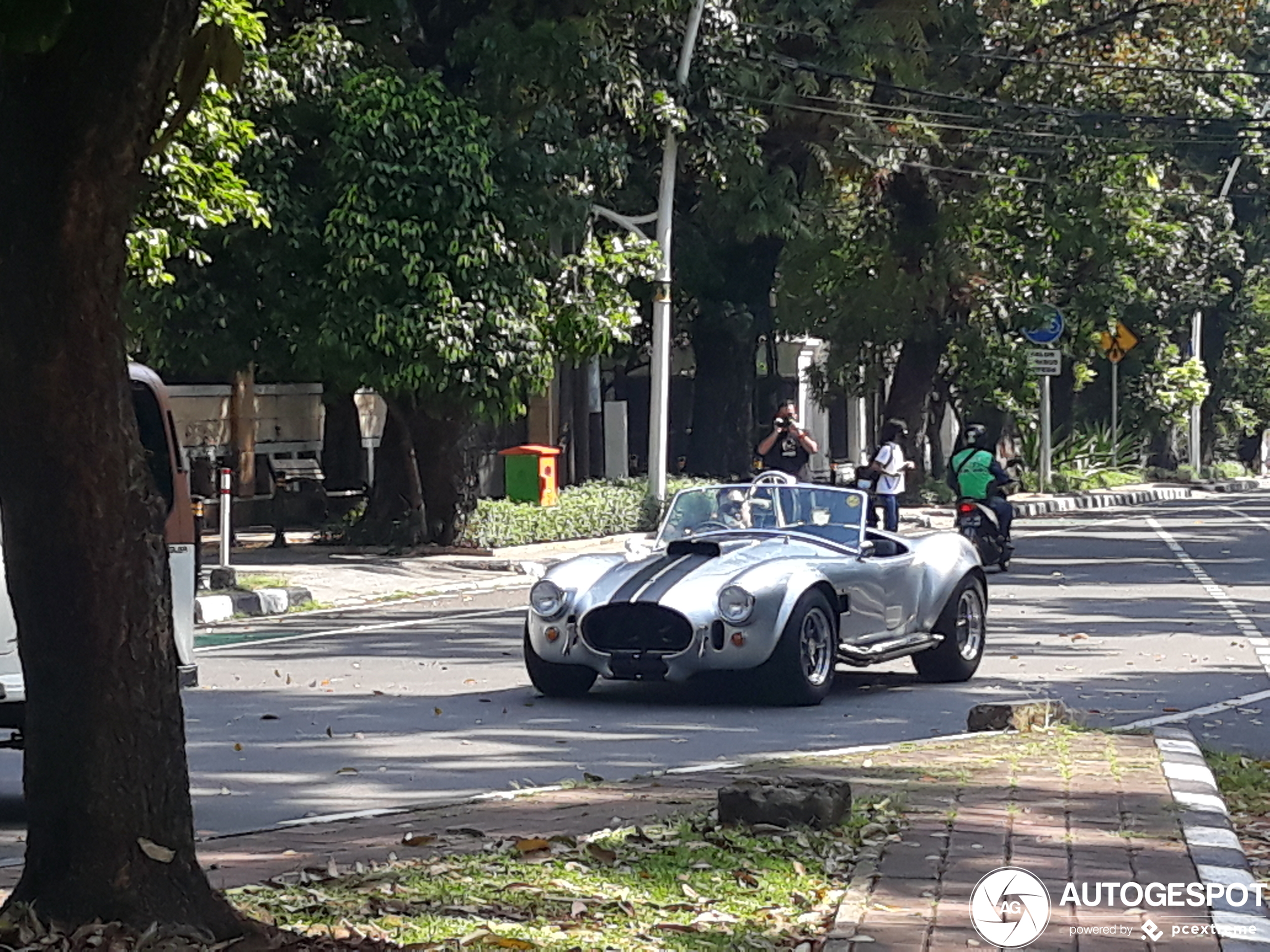 AC Cobra 427