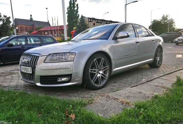 Audi S8 D3