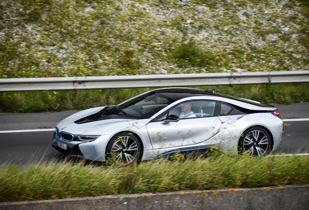 BMW i8