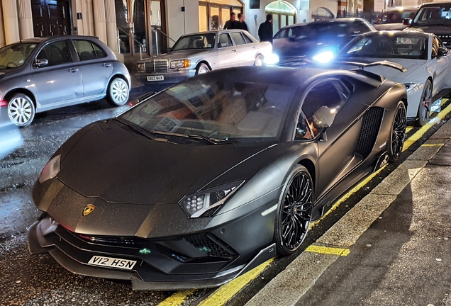 Lamborghini Aventador S LP740-4 Nero Design