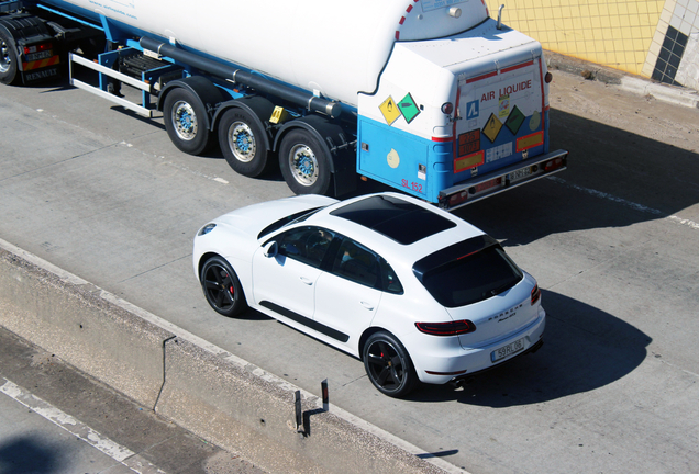 Porsche 95B Macan GTS