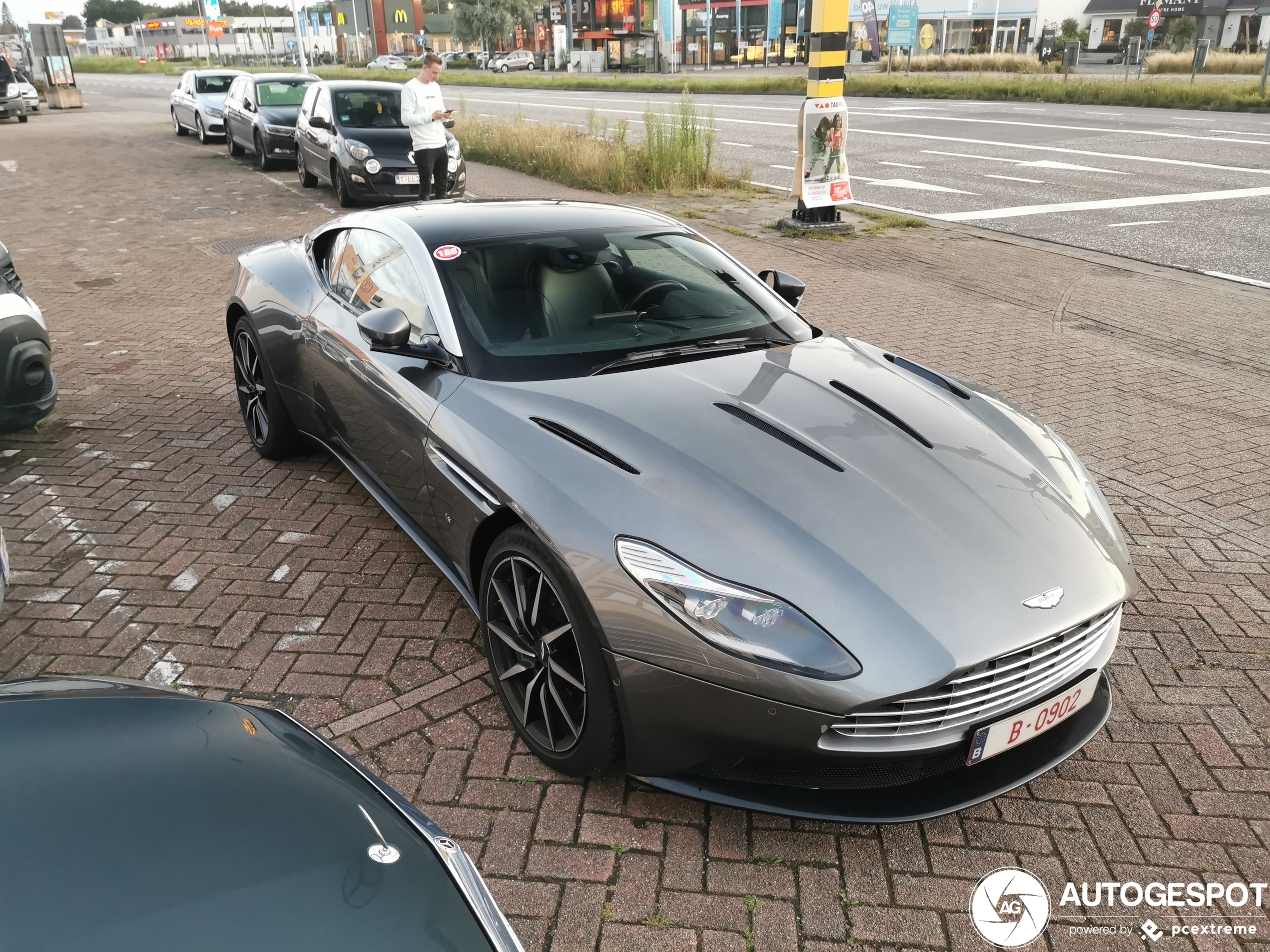 Aston Martin DB11