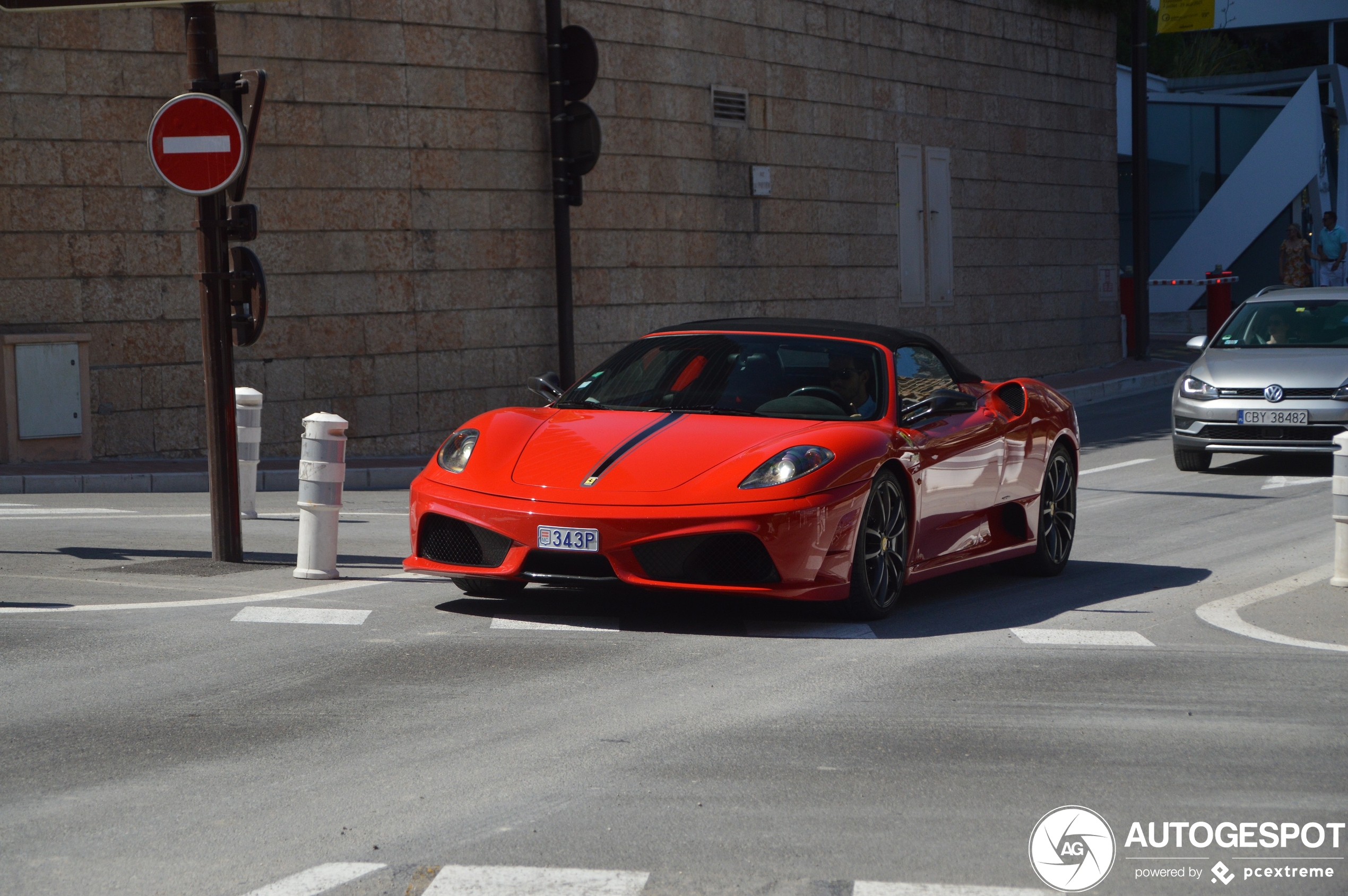 Ferrari Scuderia Spider 16M