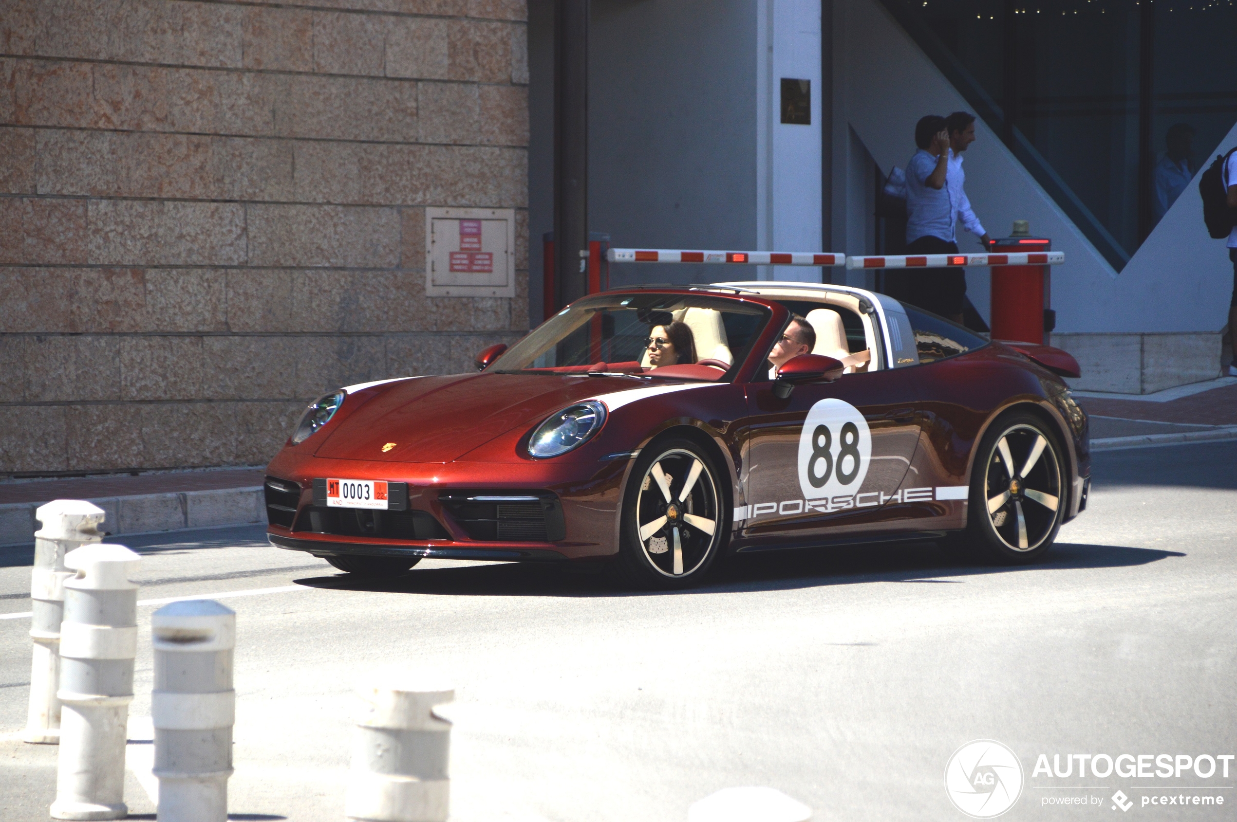 Porsche 992 Targa 4S Heritage Design Edition