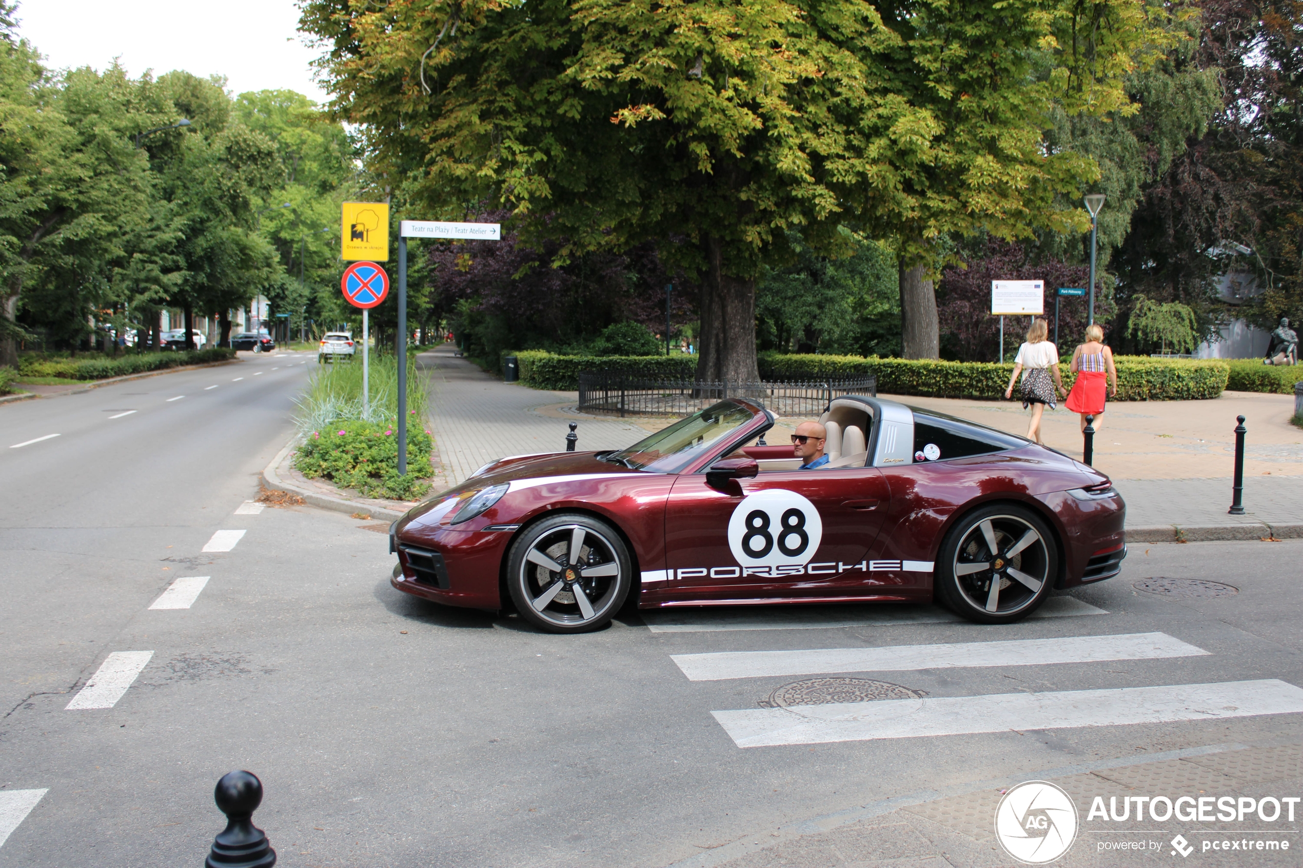 Porsche 992 Targa 4S Heritage Design Edition