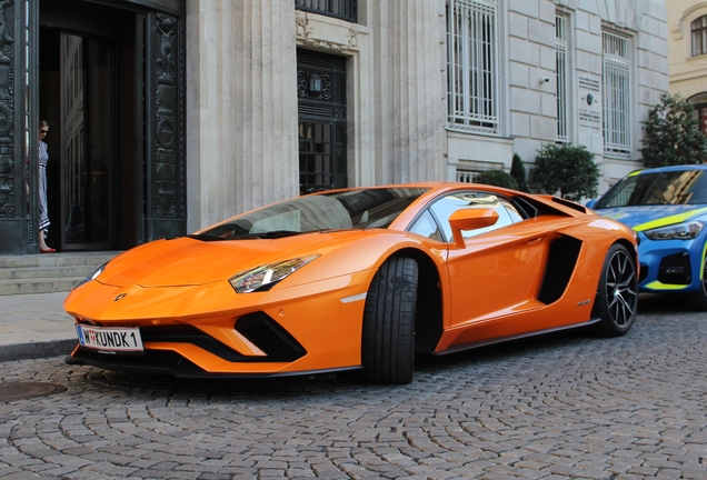 Lamborghini Aventador S LP740-4