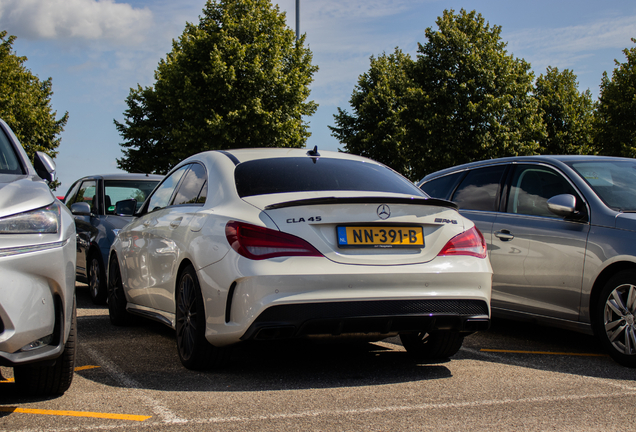 Mercedes-Benz CLA 45 AMG C117