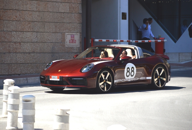 Porsche 992 Targa 4S Heritage Design Edition