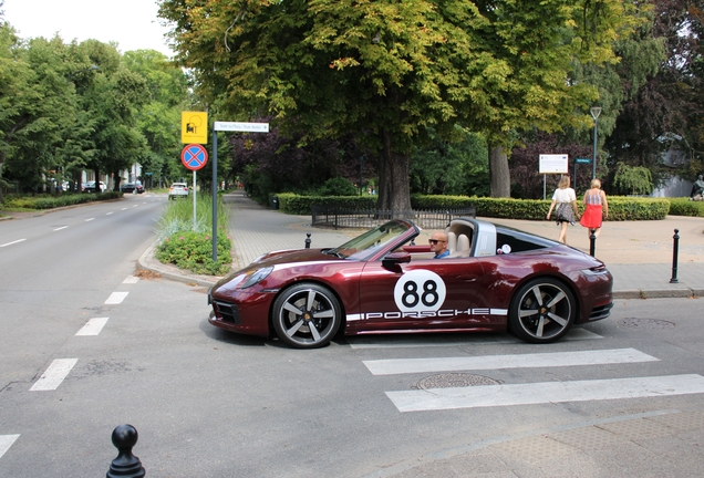 Porsche 992 Targa 4S Heritage Design Edition