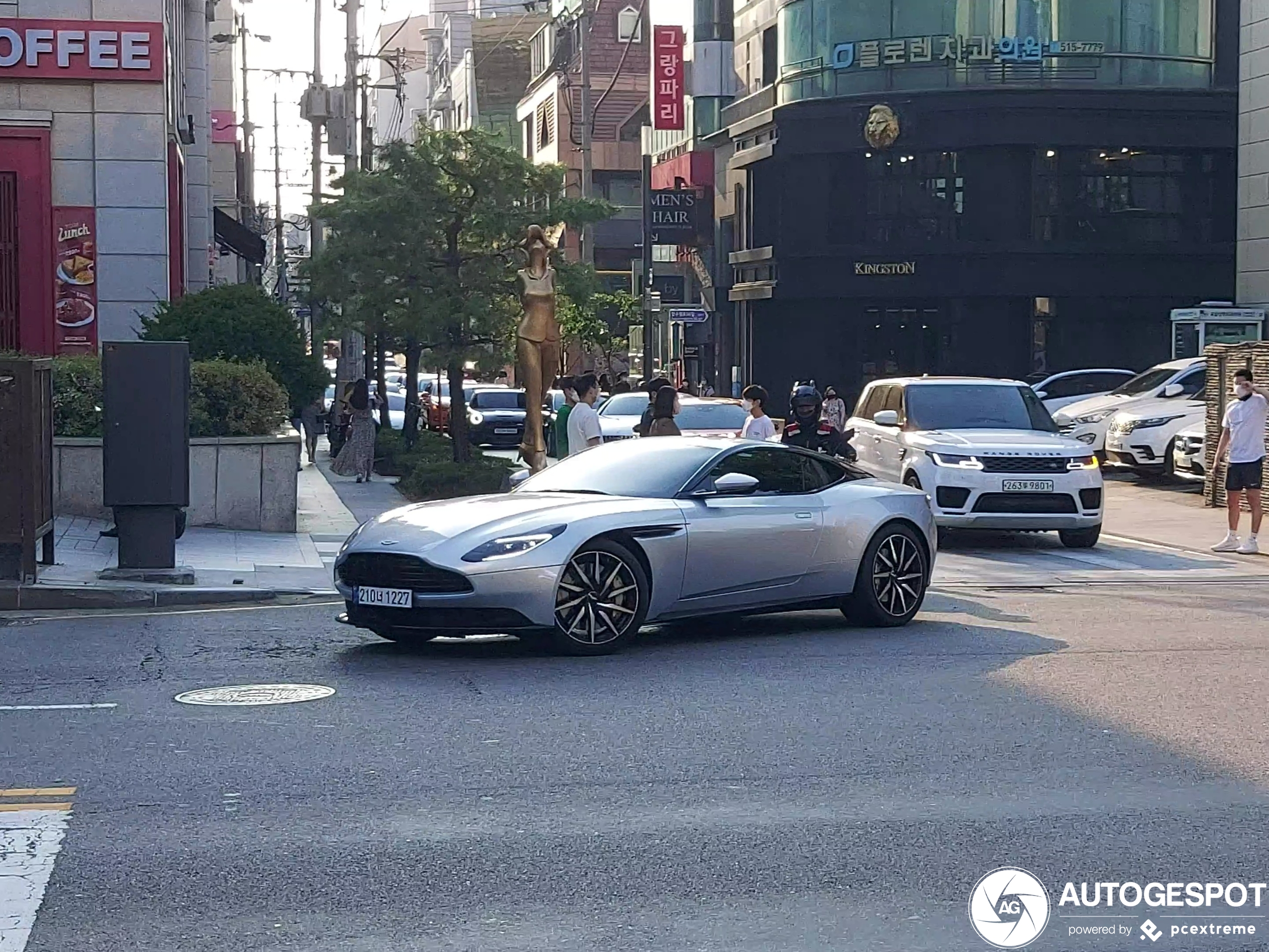 Aston Martin DB11 V8