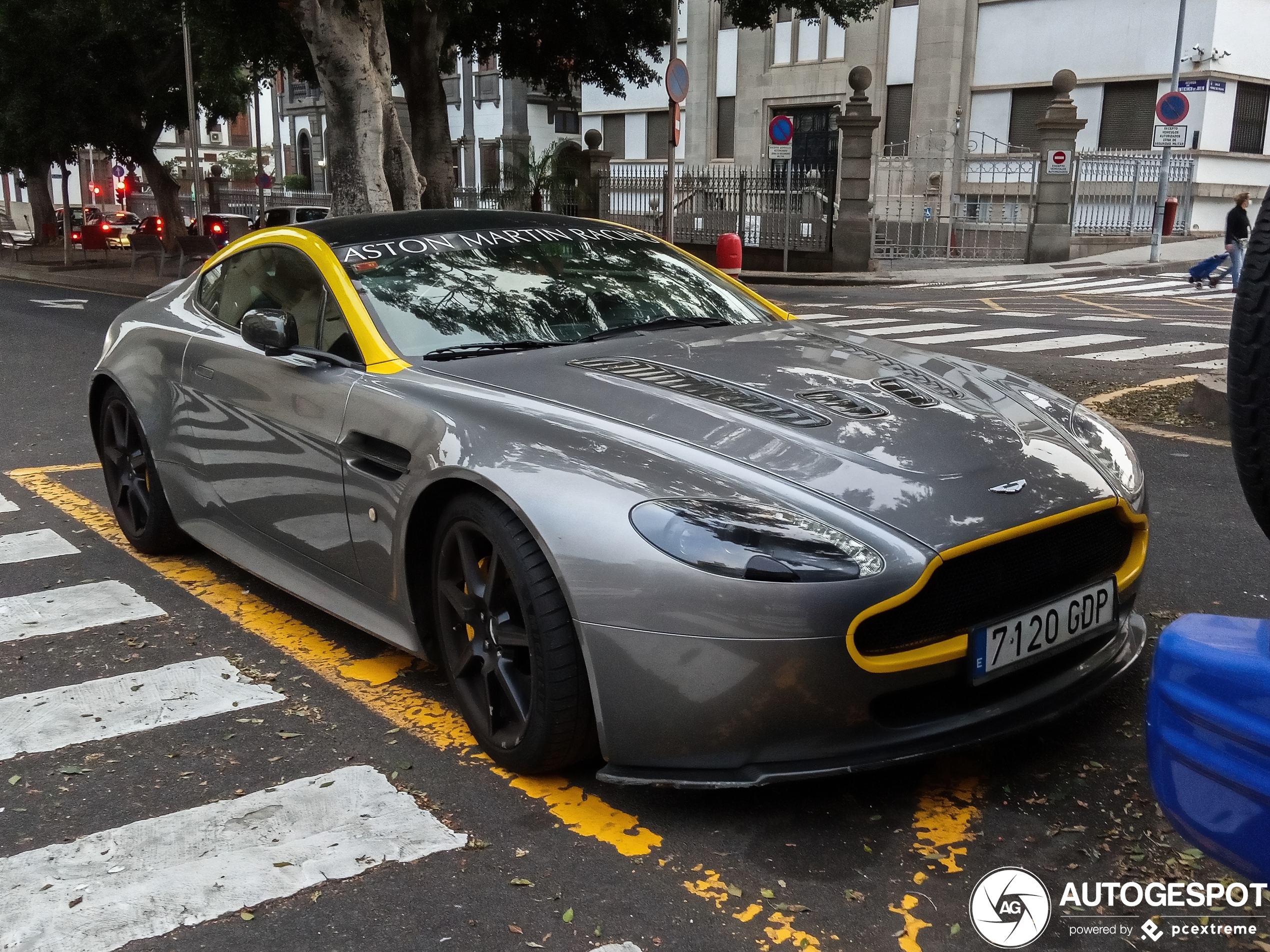 Aston Martin V8 Vantage