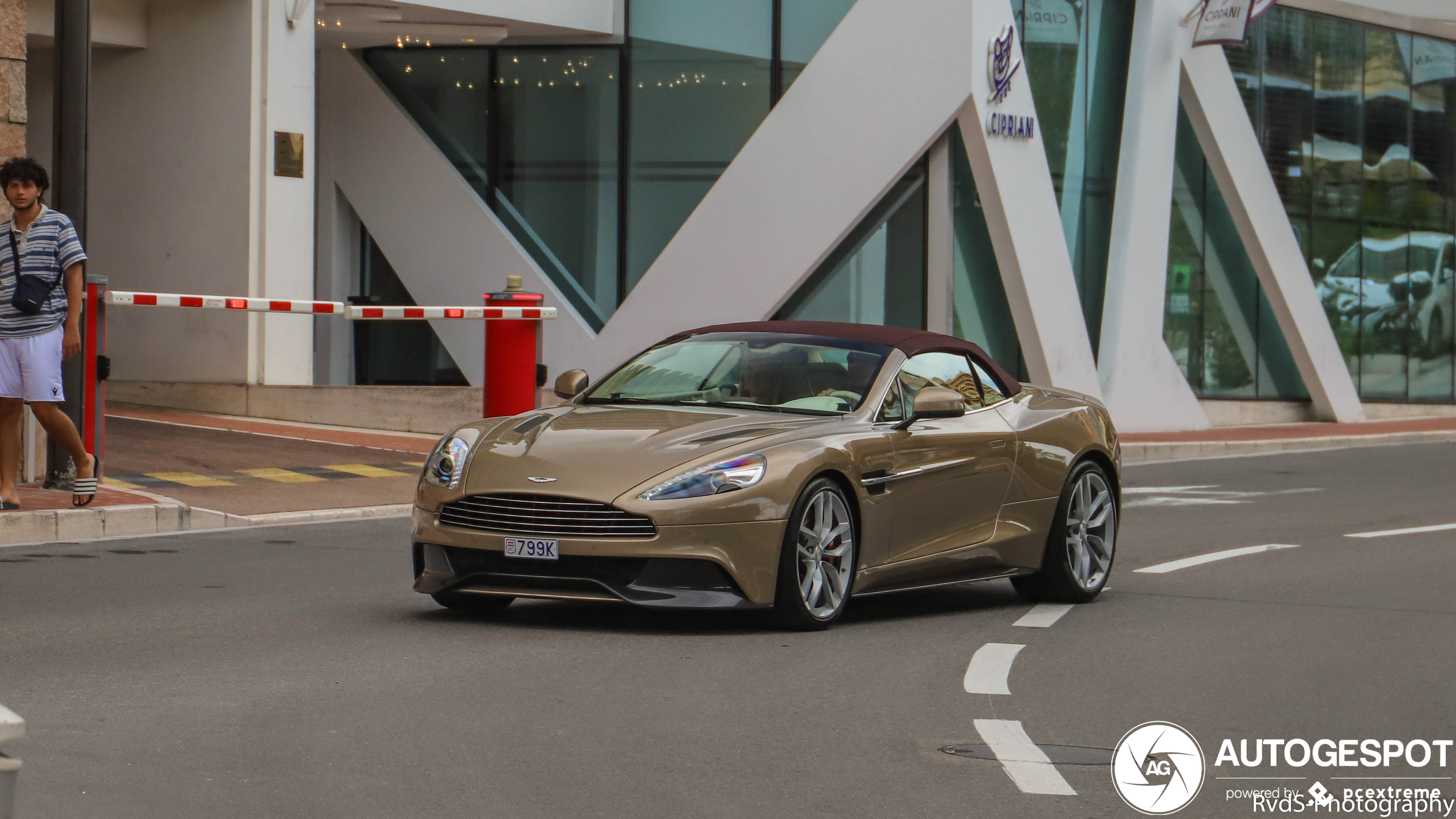 Aston Martin Vanquish Volante