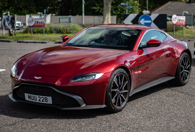 Aston Martin V8 Vantage 2018