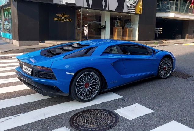 Lamborghini Aventador S LP740-4