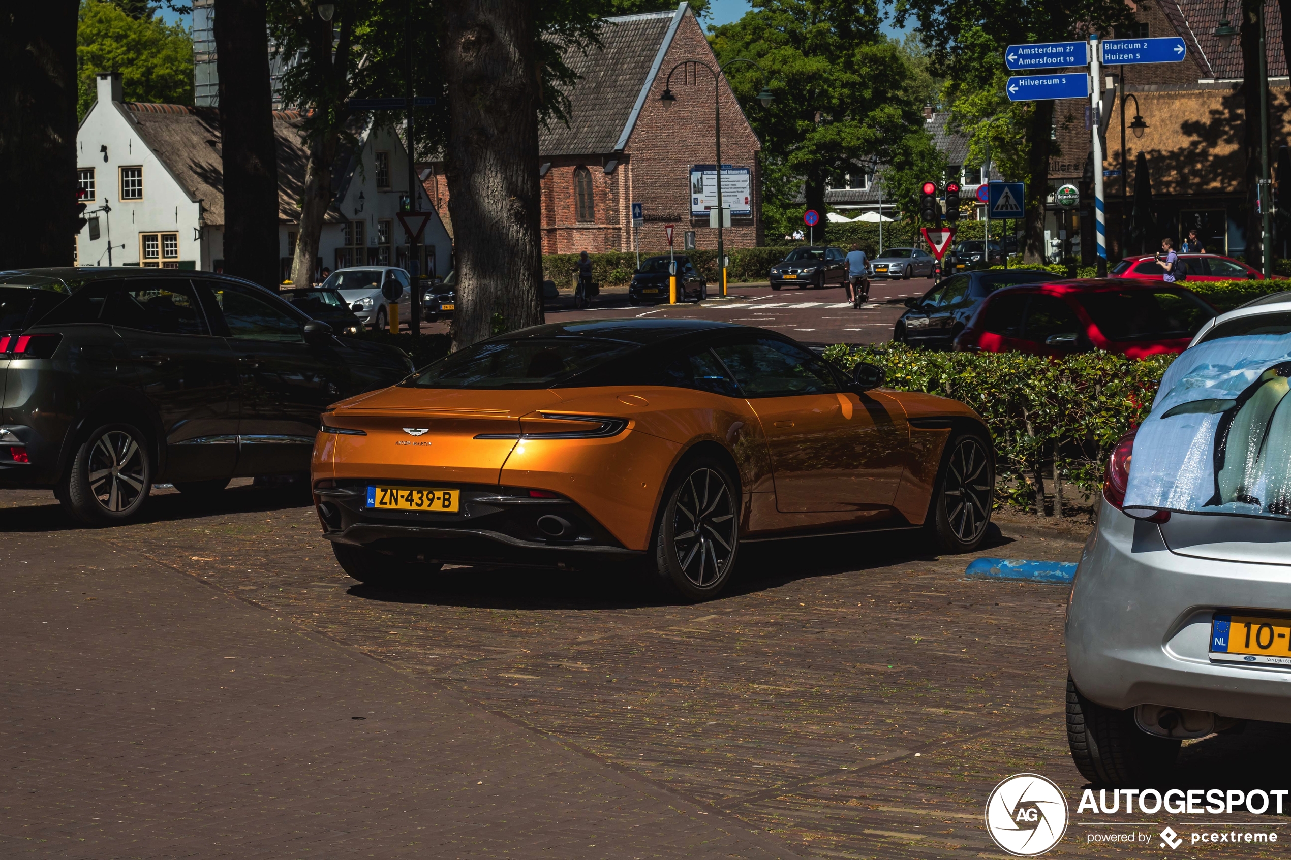 Aston Martin DB11