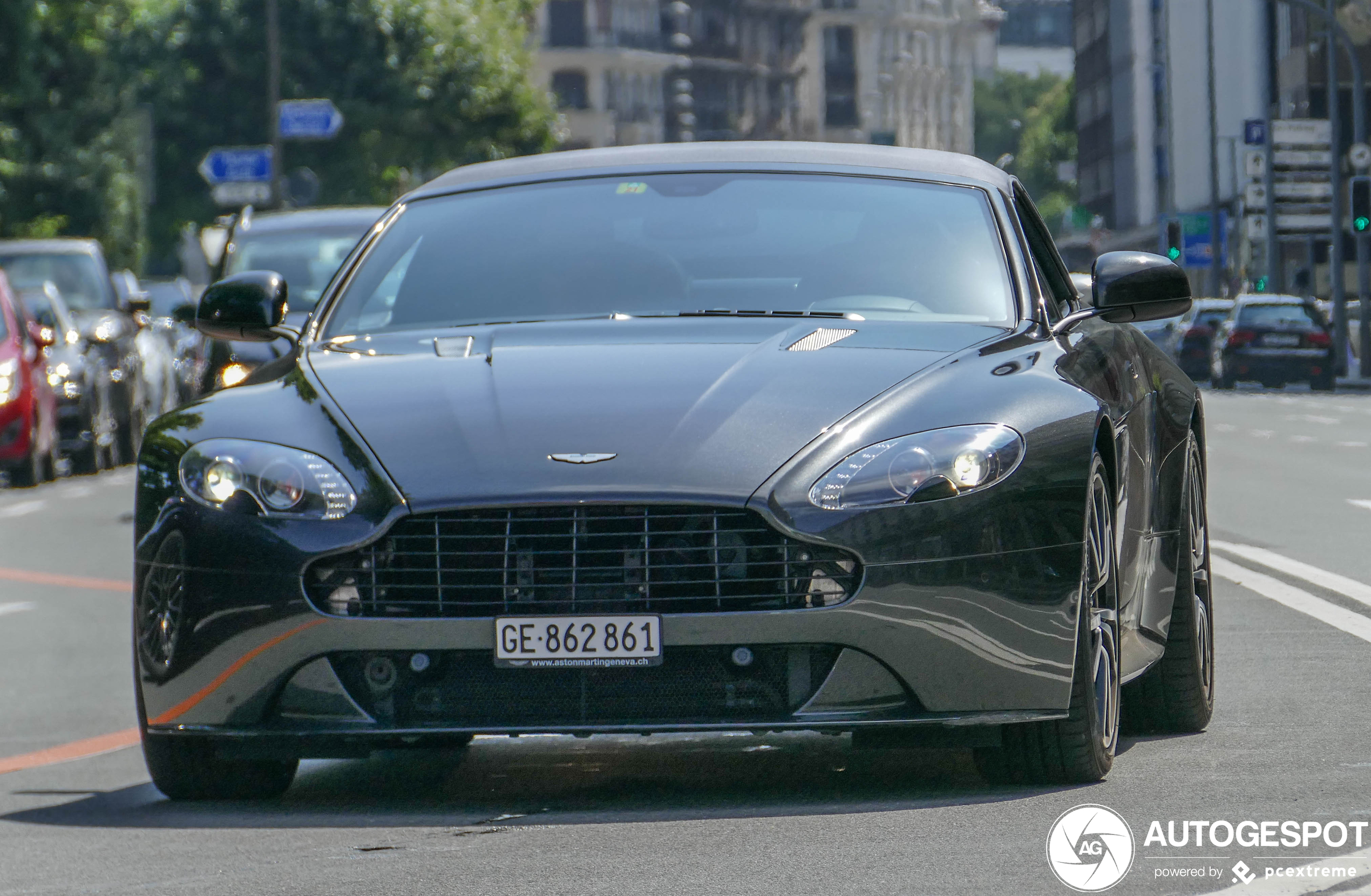 Aston Martin V8 Vantage Roadster 2012