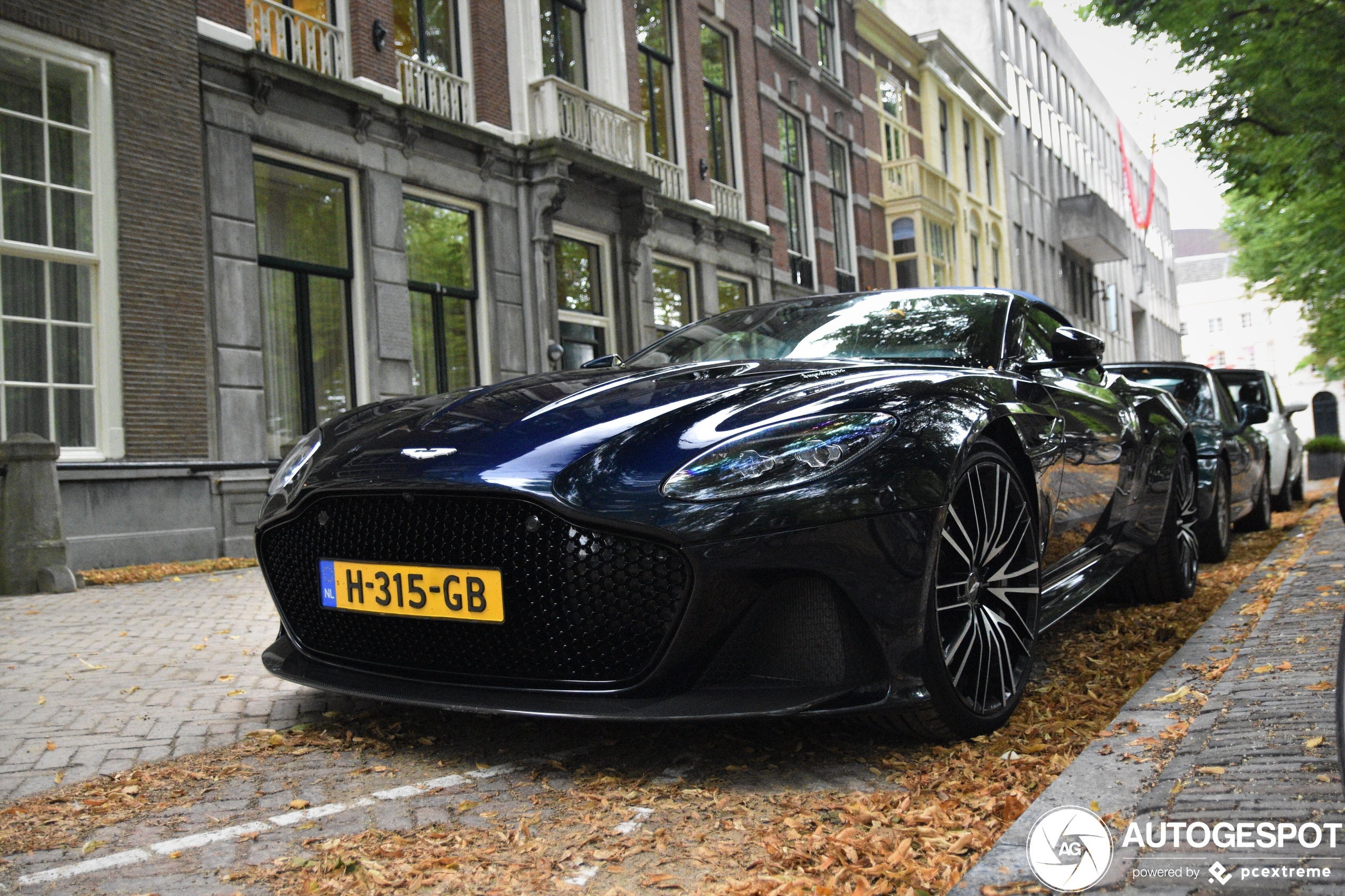 Aston Martin DBS Superleggera Volante