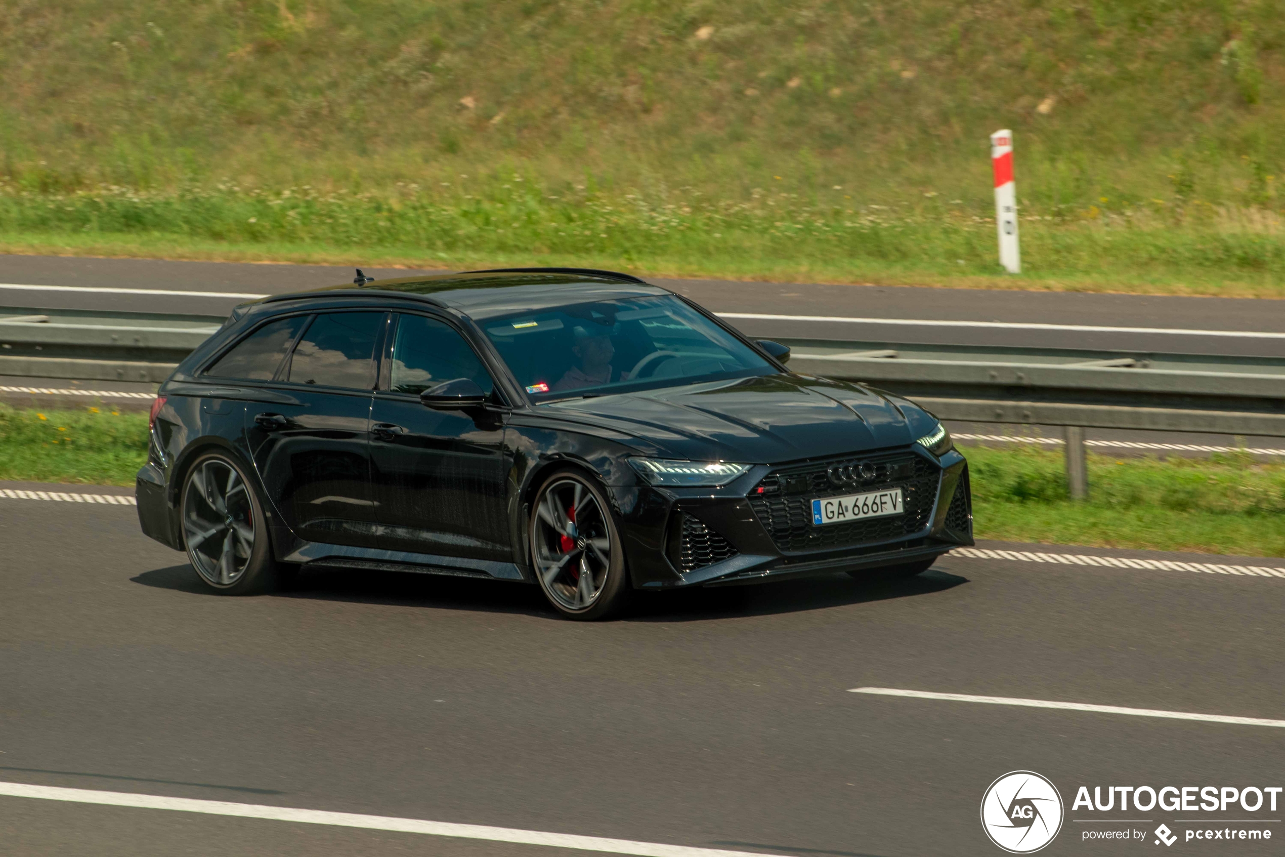 Audi RS6 Avant C8