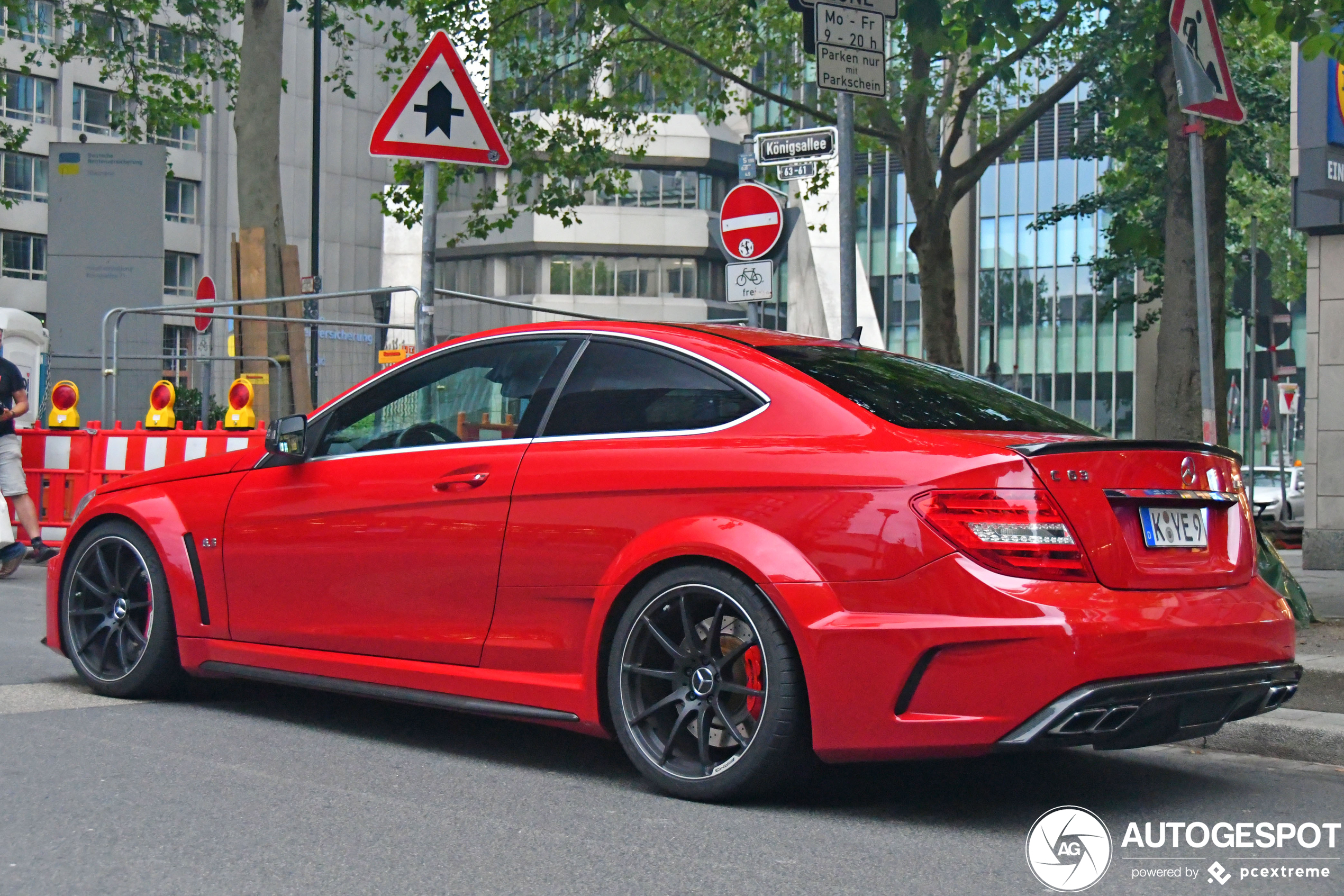 Mercedes AMG C63 rot