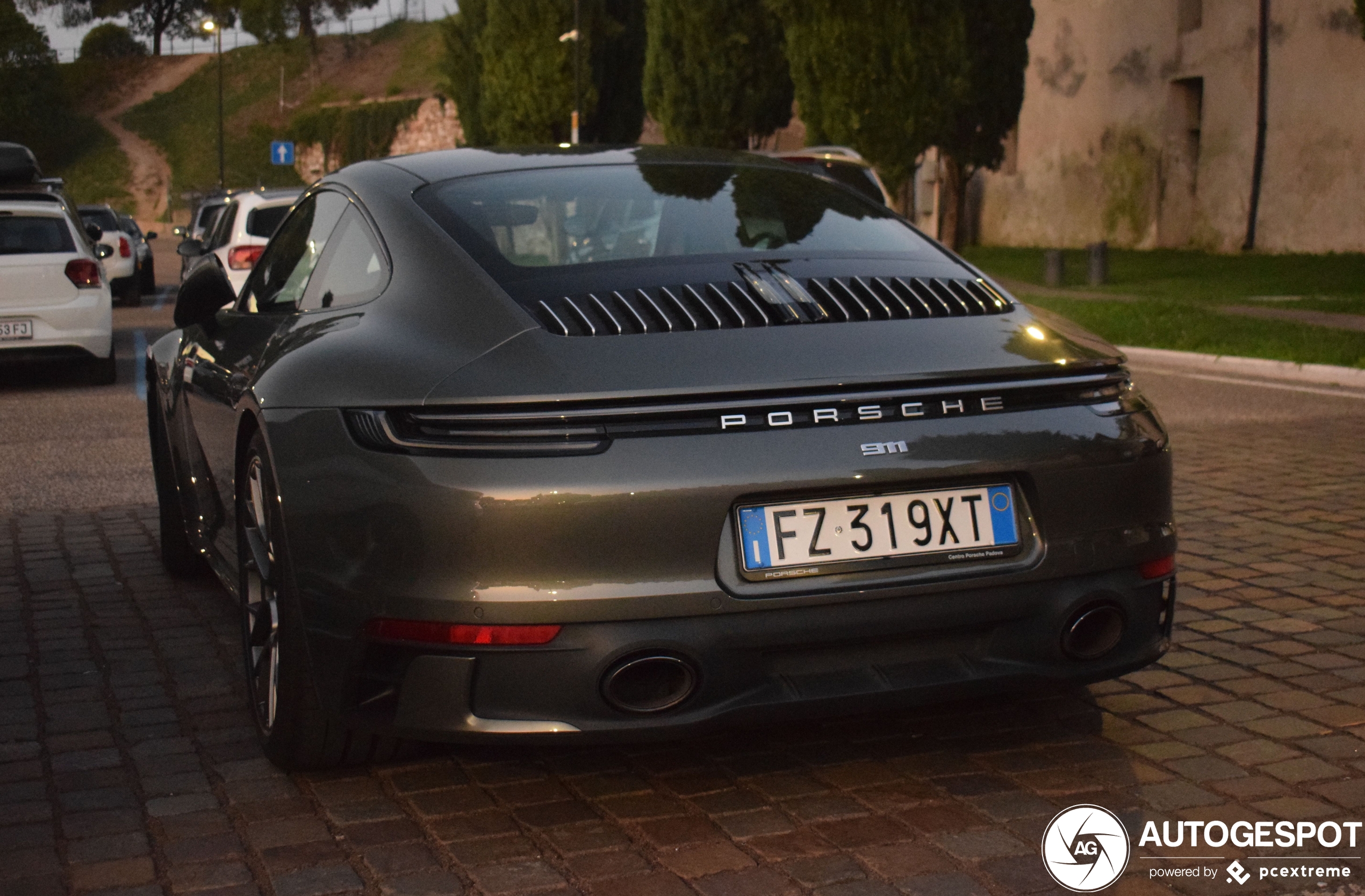 Porsche 992 Carrera 4S