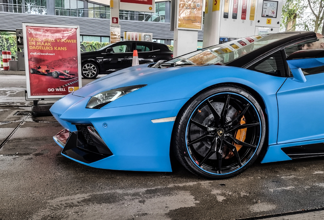 Lamborghini Aventador LP700-4 Roadster