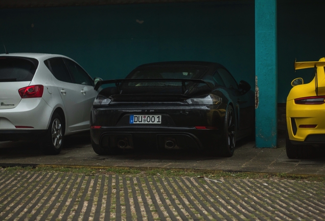 Porsche 718 Cayman GT4