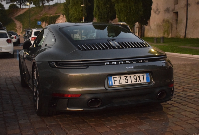 Porsche 992 Carrera 4S