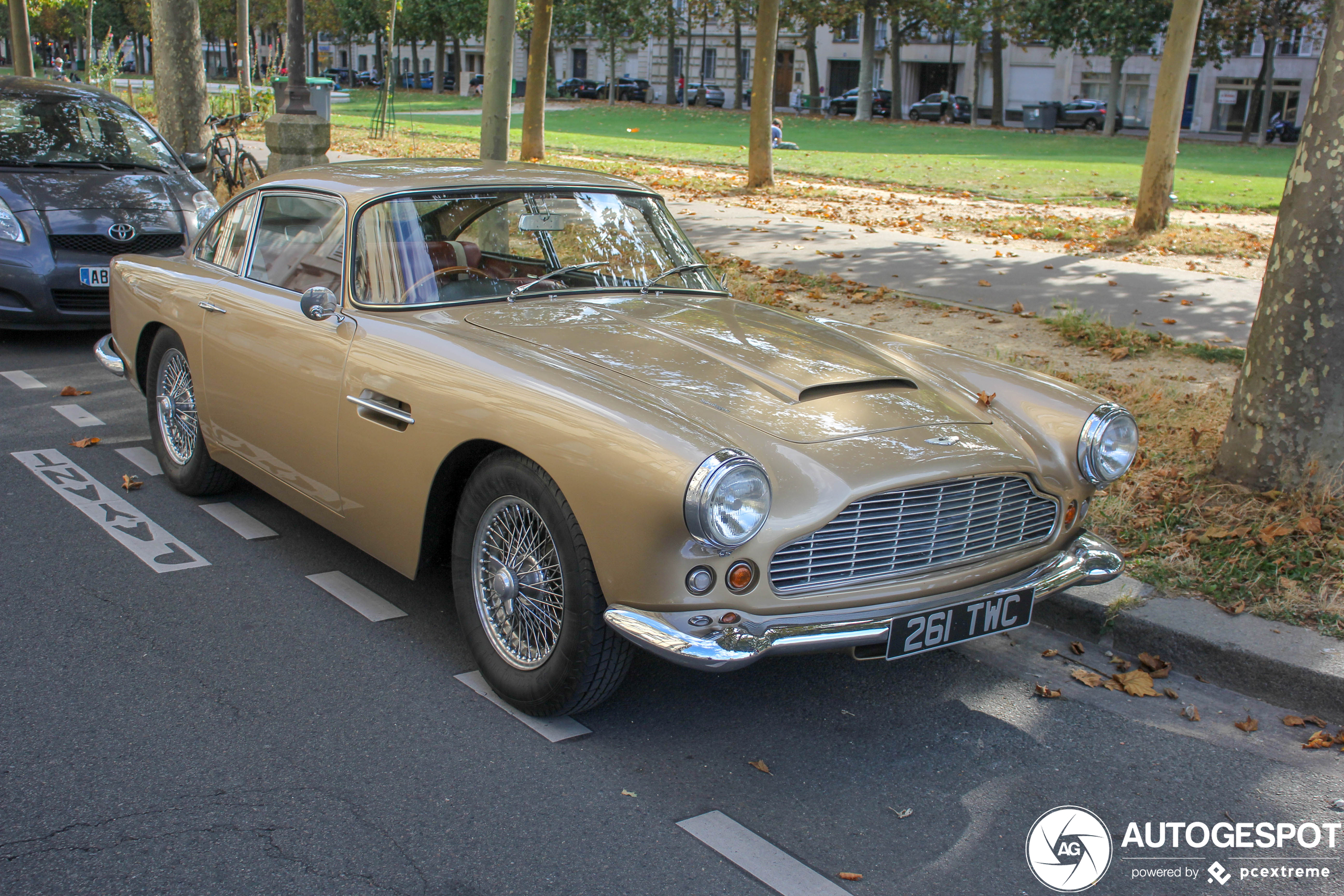 Aston Martin DB4