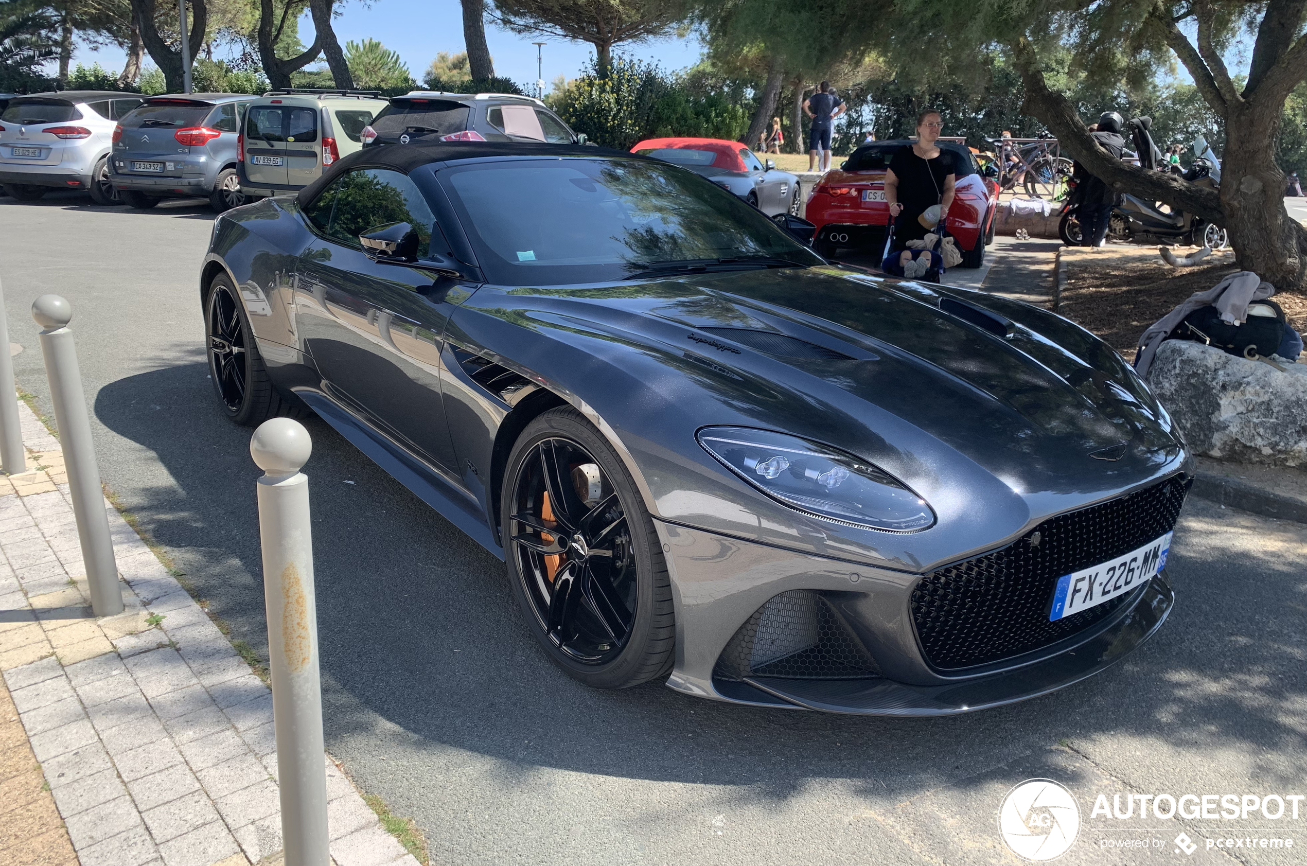 Aston Martin DBS Superleggera Volante