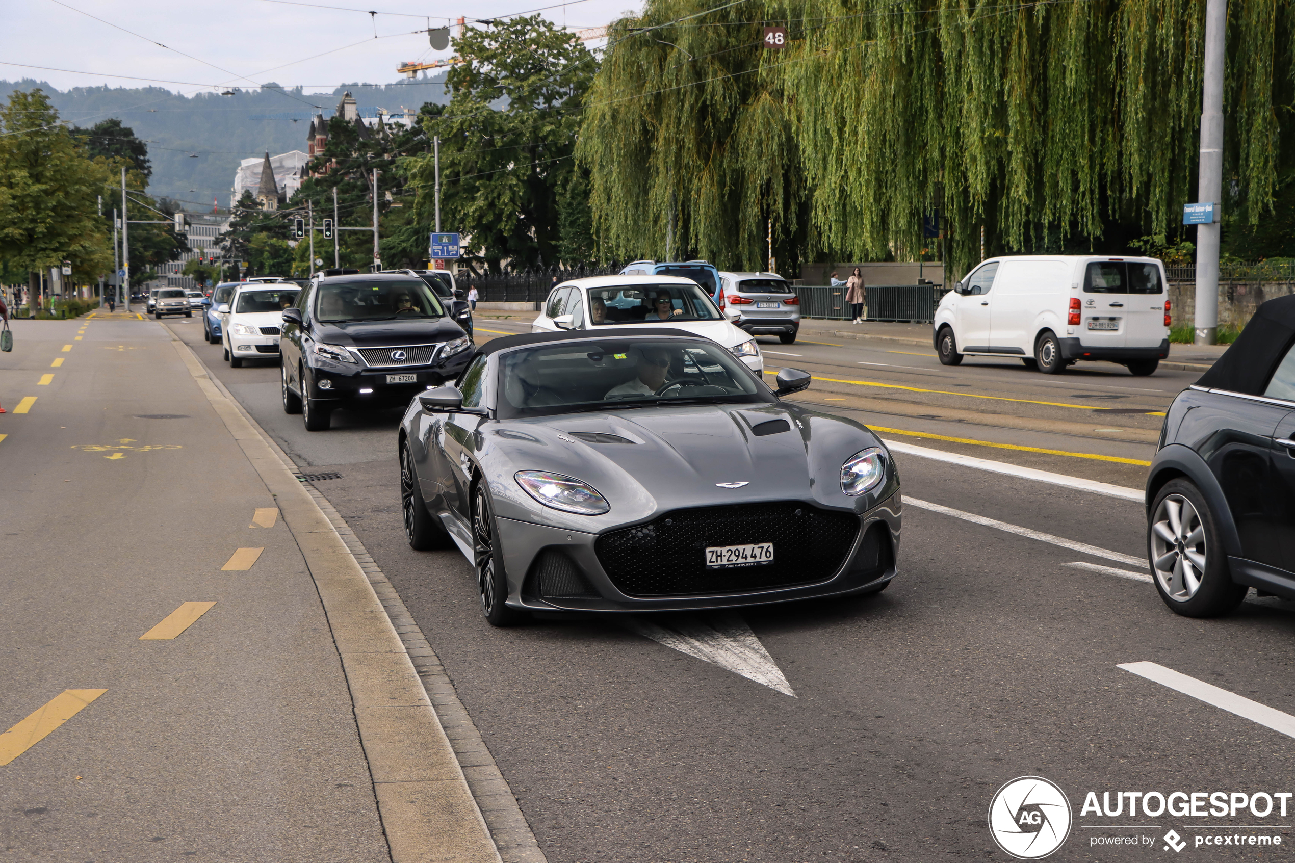 Aston Martin DBS Superleggera Volante