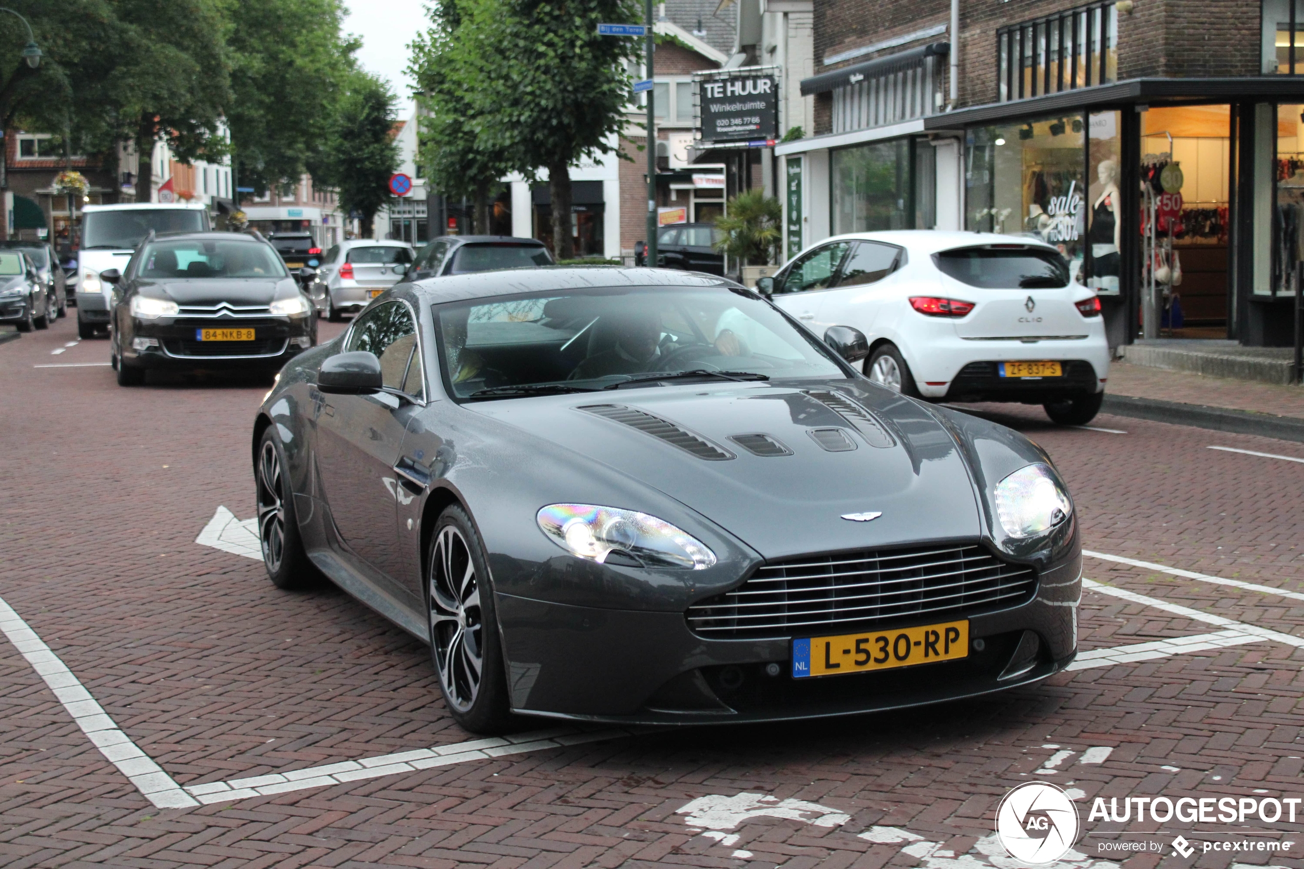 Aston Martin V12 Vantage