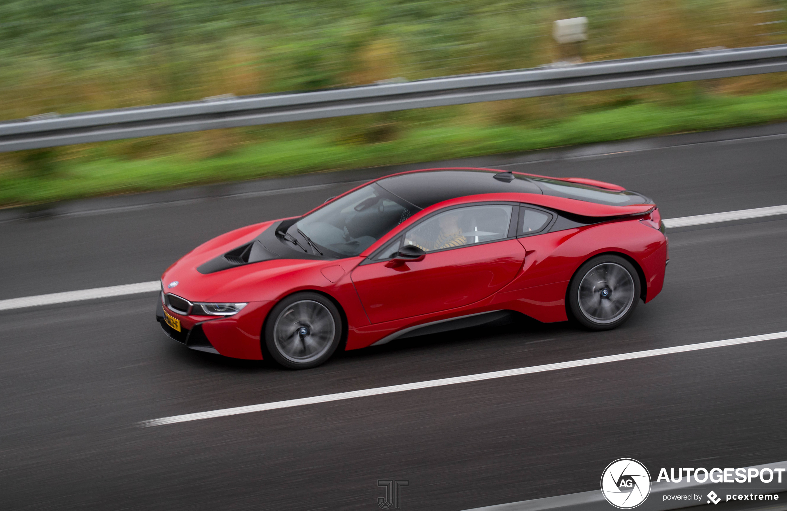 BMW i8 Protonic Red Edition