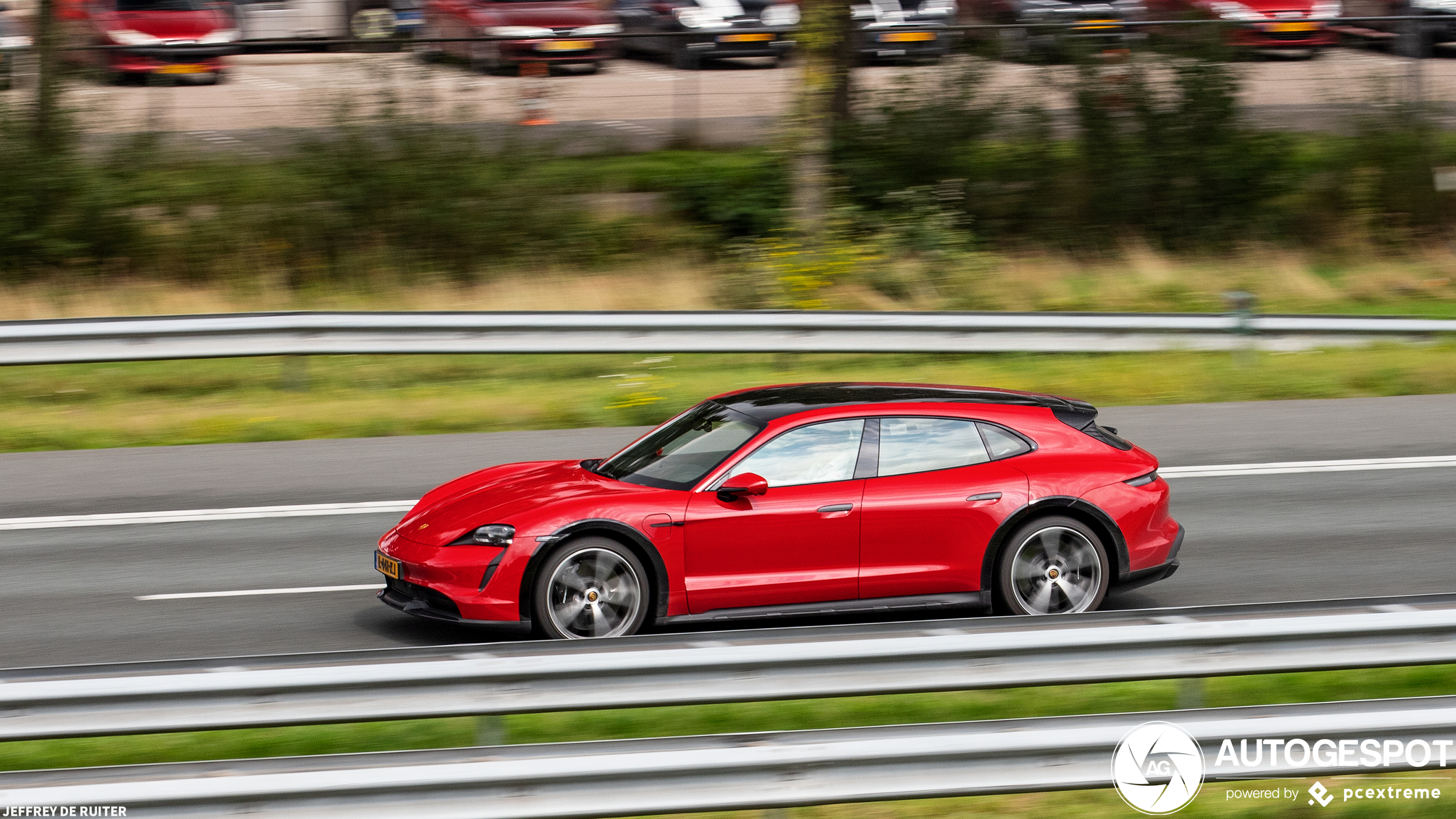 Porsche Taycan Turbo S Cross Turismo