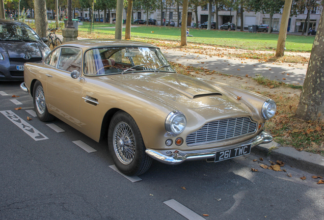 Aston Martin DB4