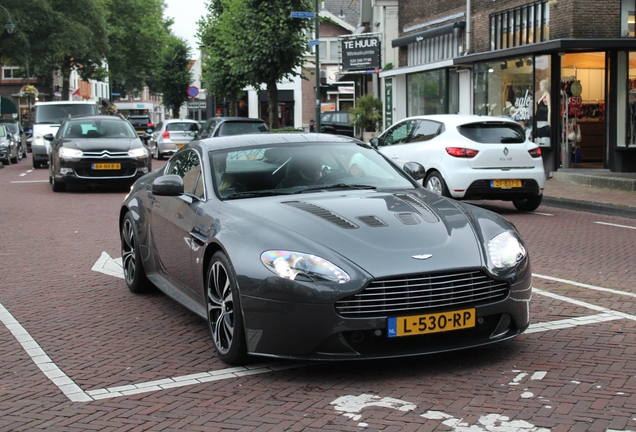 Aston Martin V12 Vantage