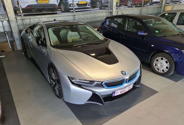 BMW i8