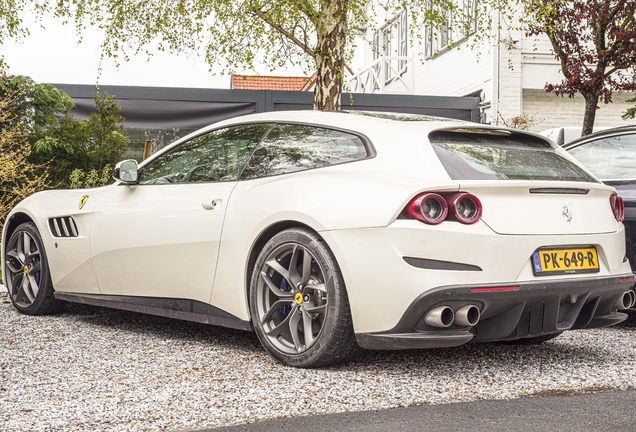 Ferrari GTC4Lusso T