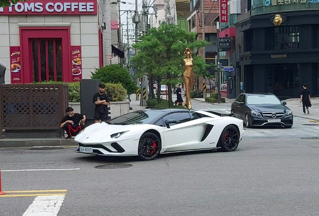 Lamborghini Aventador S LP740-4 Roadster