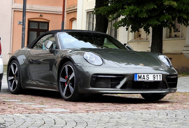 Porsche 992 Carrera 4S Cabriolet