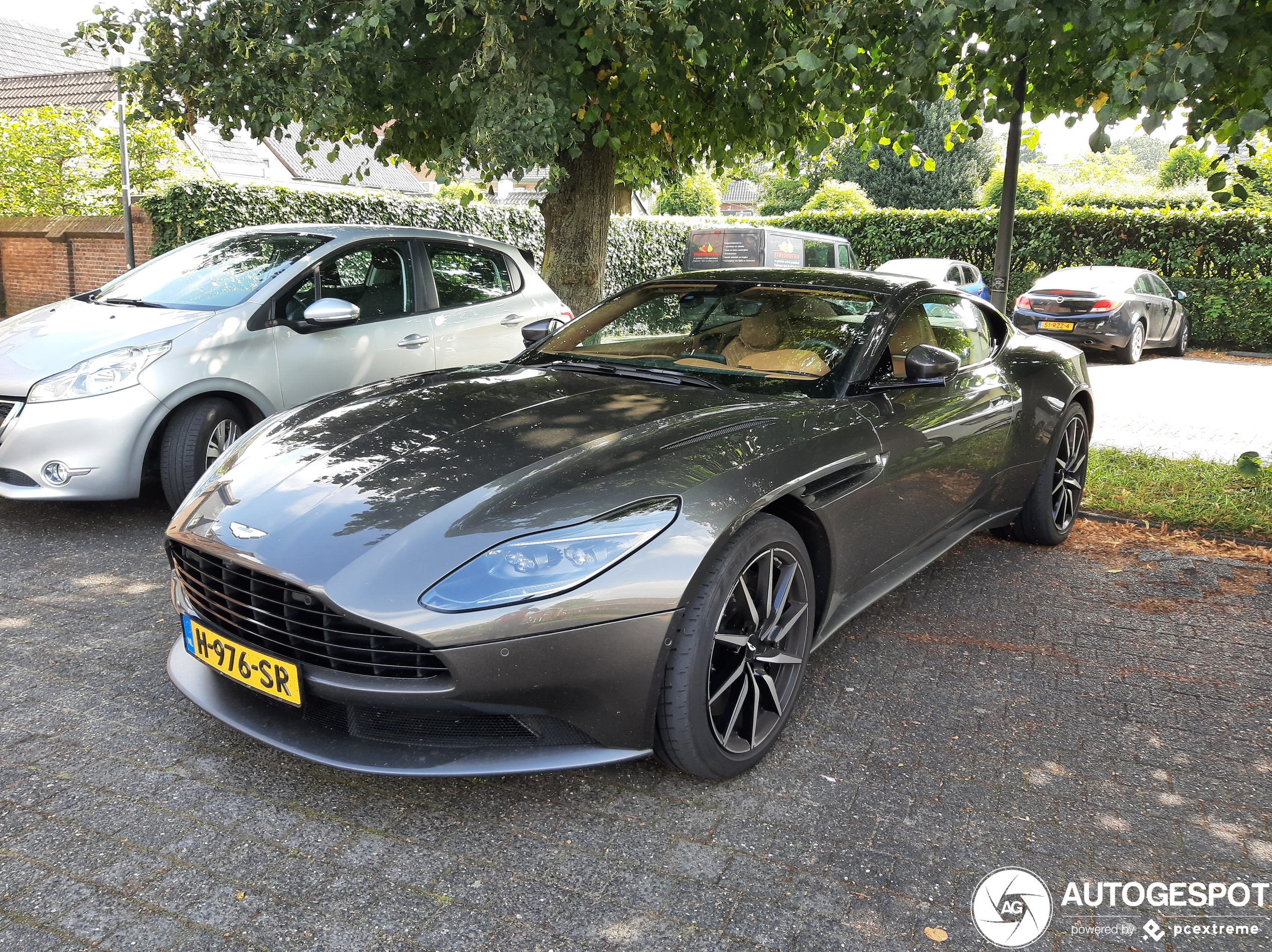 Aston Martin DB11 V8